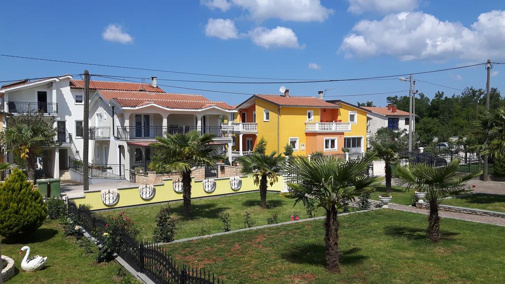 Radmani Apartments Пореч Екстериор снимка