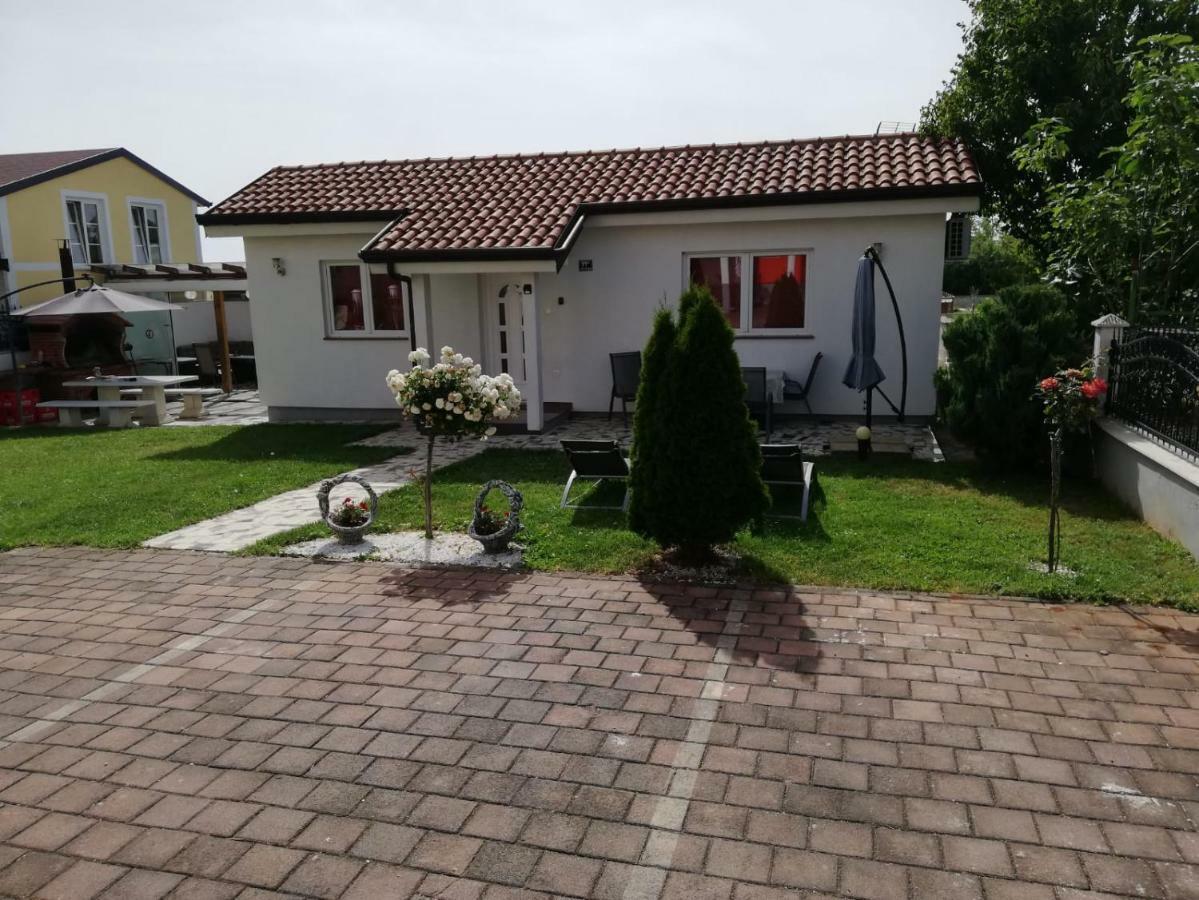Radmani Apartments Пореч Екстериор снимка