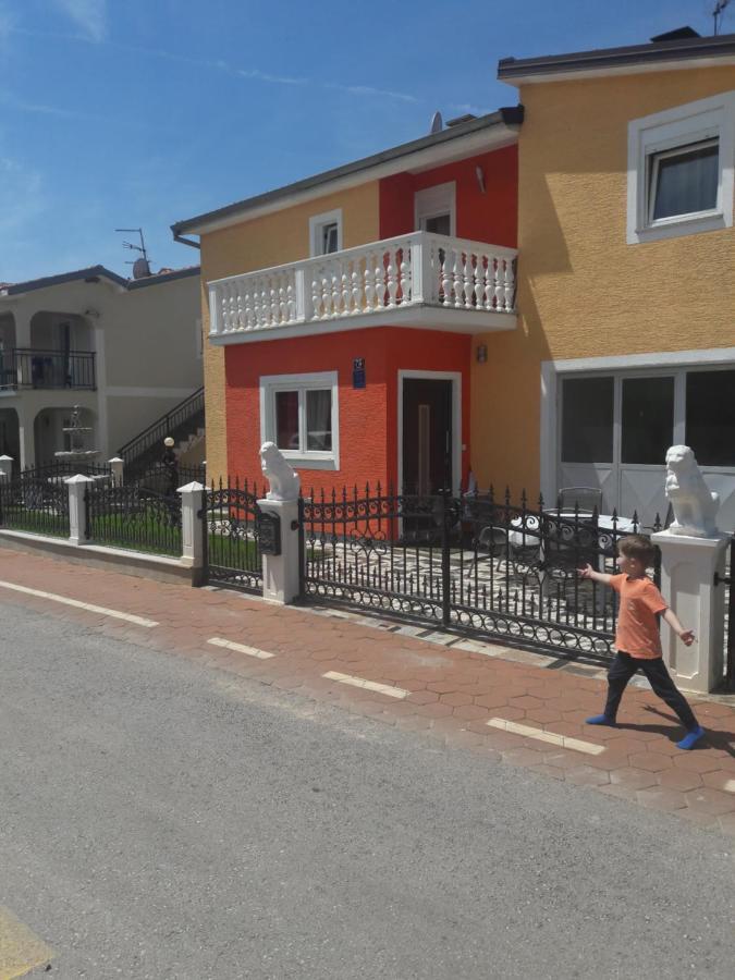 Radmani Apartments Пореч Екстериор снимка